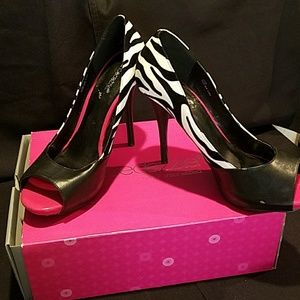 NWOT Zebra with Pink peep toe 5" heels